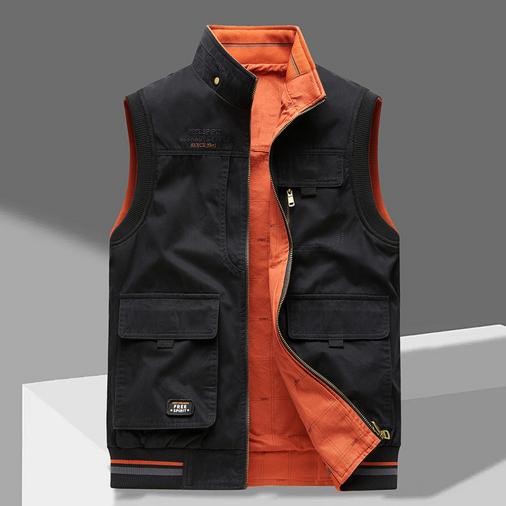 Gilet homme polyvalent réversible, avec multiples poches. Parfait pour un style utilitaire décontracté ou tenue de travail.