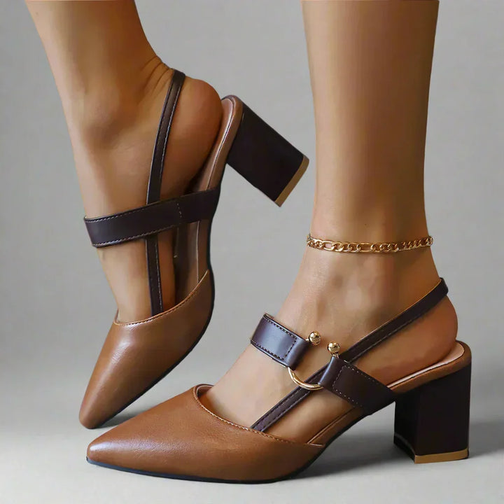 Chaussures talons bloc slingback femme couleur nude, bout pointu. Élégance et confort pour toute occasion.
