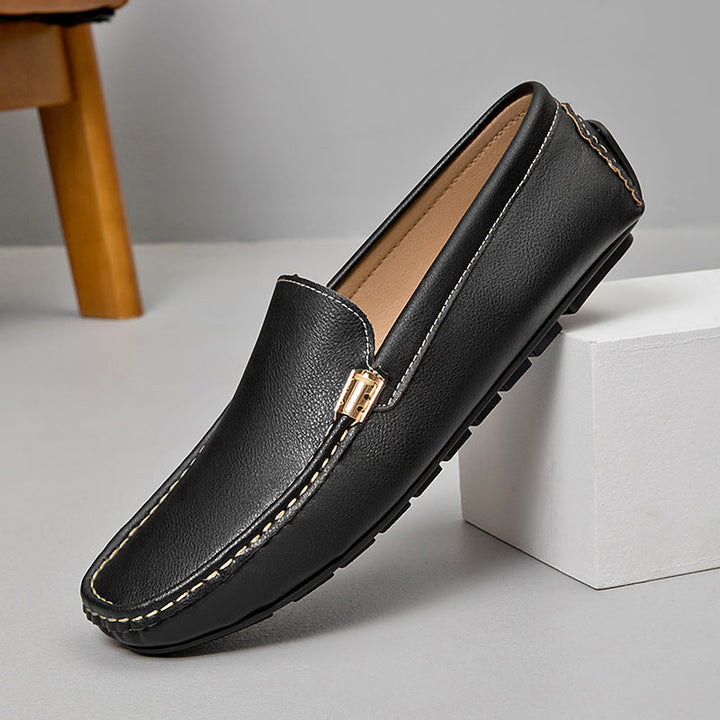 Paire de mocassins pour hommes, noirs, offrant un confort optimal et un style élégant pour la vie quotidienne.