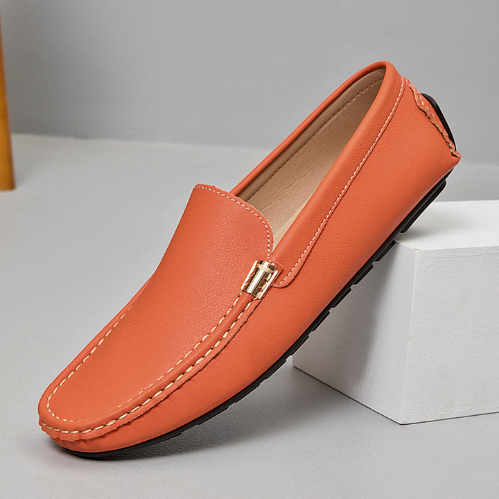 Mocassins hommes intemporels à enfiler, alliant élégance et confort, parfaites chaussures de ville décontractées.