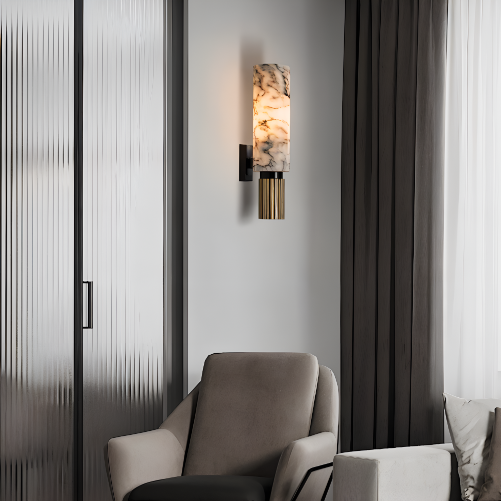 Applique LED cylindrique marbre blanc, idéale pour un éclairage mural élégant dans le salon.