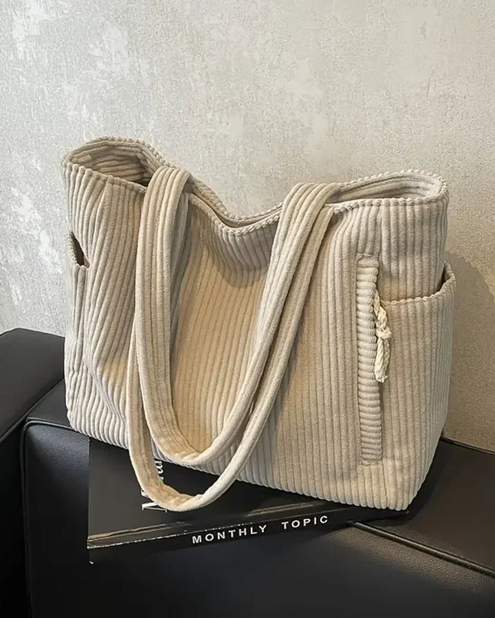 Sac côtelé femme, design moderne avec cordon, grand rangement. Idéal pour un usage quotidien chic et pratique.
