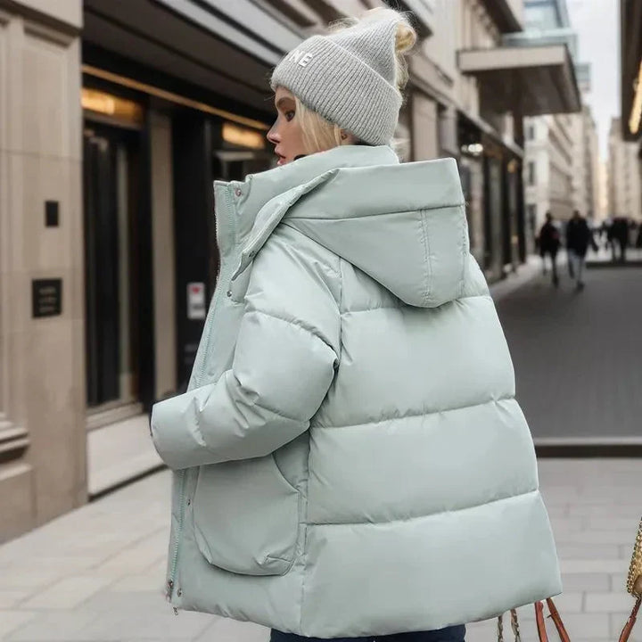 Veste doudoune femme mode et chaude. Manteau hiver imperméable offrant confort, style et protection élégante.