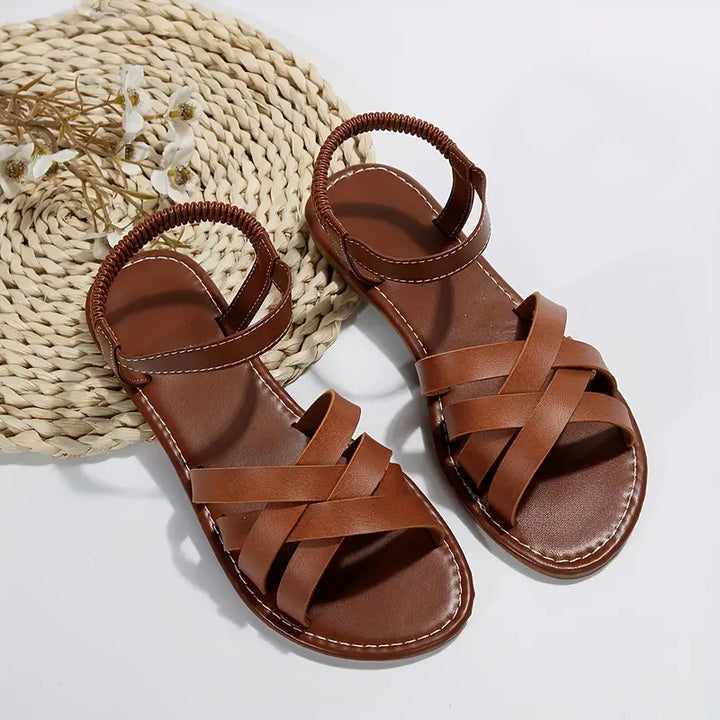 Sandales tressées plates Fatima pour femmes, offrant un confort optimal et un look tendance. Mode femme estivale.