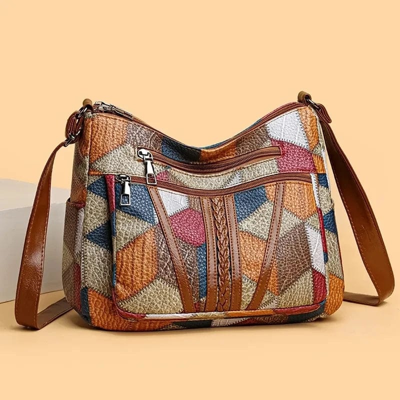 Détail du patchwork cuir mosaïque marron sur ce sac à main femme moderne et chic.