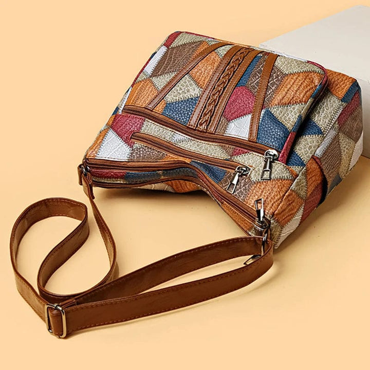 Intérieur organisé du sac à main femme en cuir mosaïque, idéal pour un rangement malin.