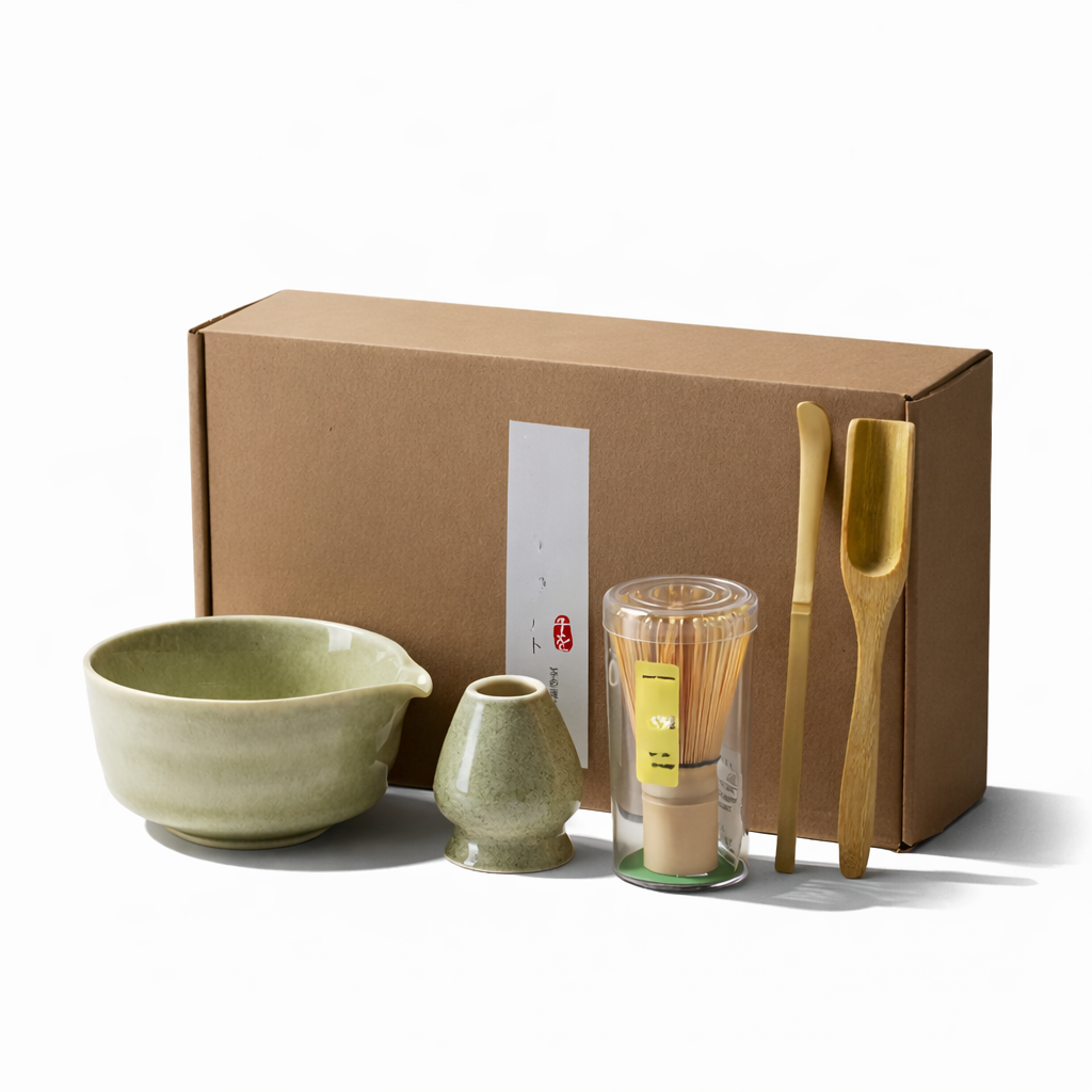 Set de matcha premium avec bol en céramique, fouet et support en bambou.