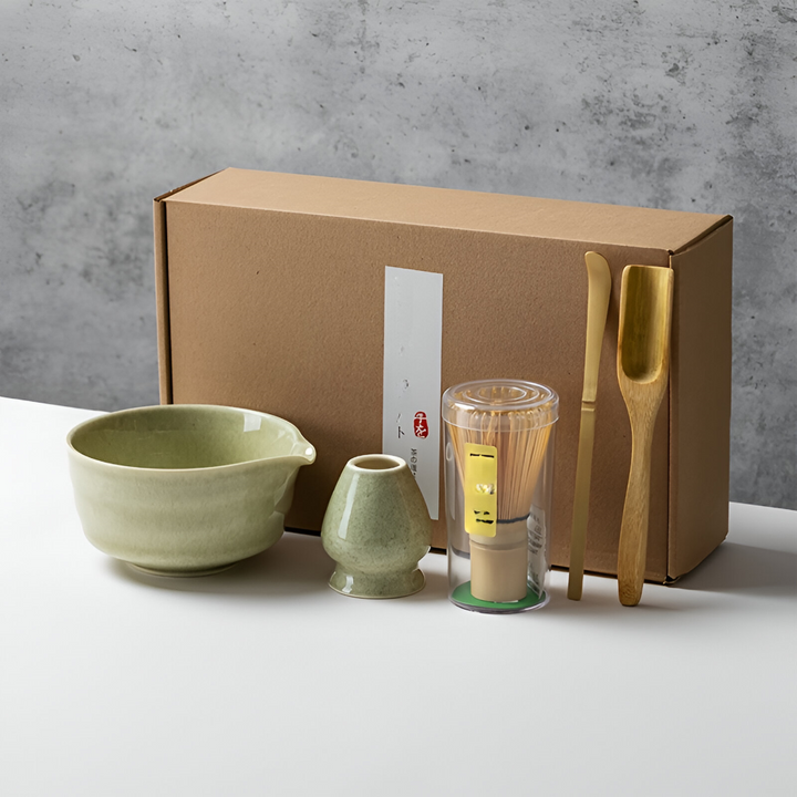 Magnifique set de matcha en céramique et bambou pour une expérience authentique.