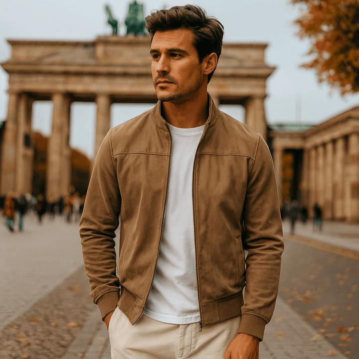 Veste bomber homme noire, élégante et confortable. Manteau décontracté idéal pour un style urbain moderne au quotidien.