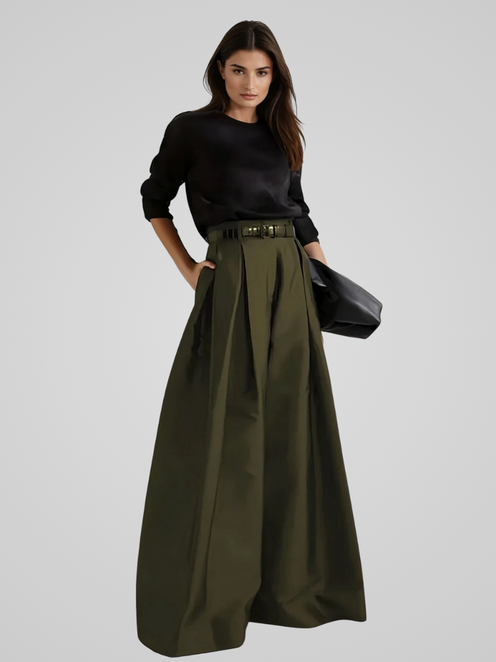 Détail de la jupe-pantalon taille haute femme en tissu fluide, élégance et confort pour un look moderne et chic.