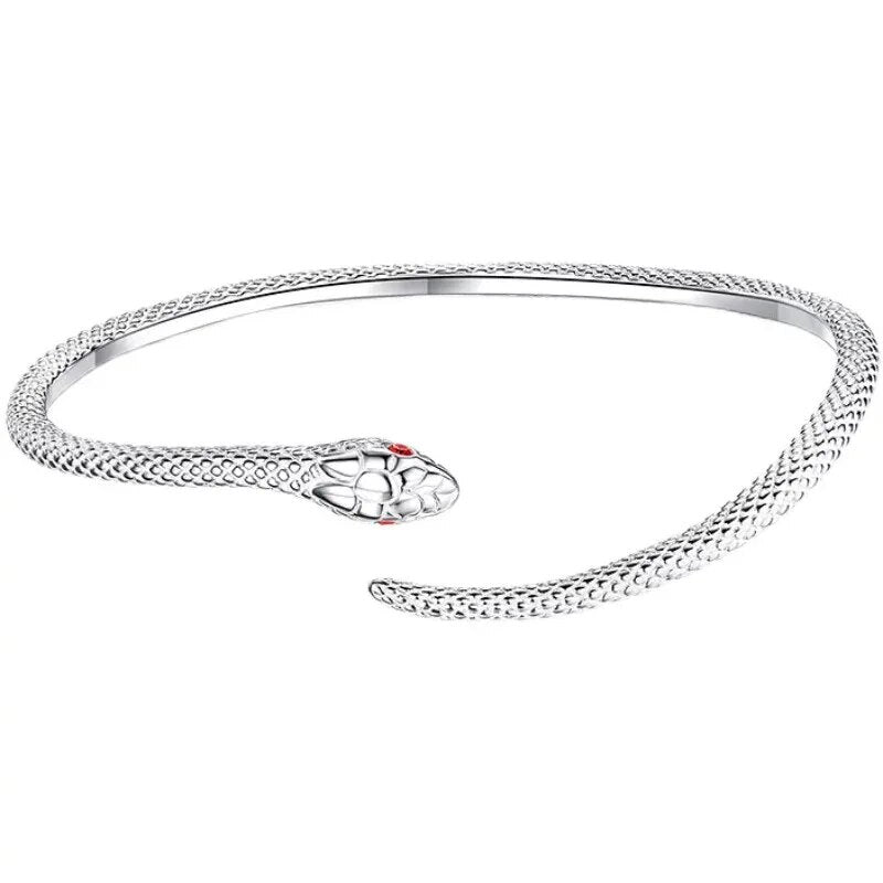 Bracelet tendance serpent en argent, design unique et ajustable, pour un style affirmé et élégant.