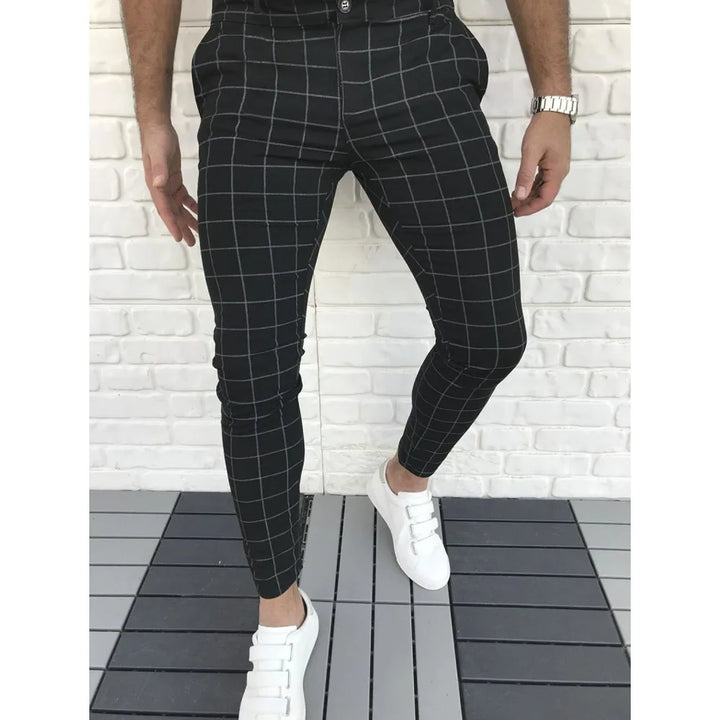 Pantalon homme slim fit à carreaux élégant, idéal mode masculine chic et décontractée.