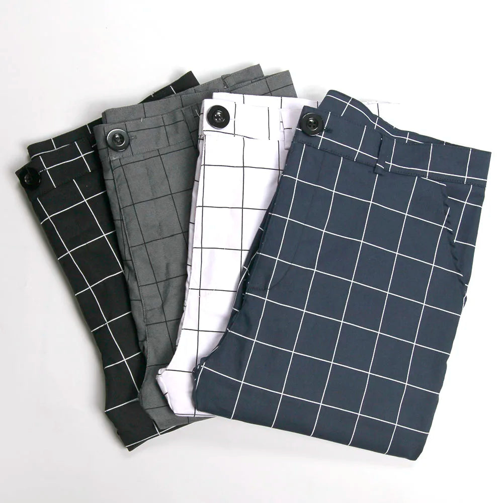 Pantalon chic à carreaux pour homme, coupe slim, idéal pour un look moderne automne/hiver.