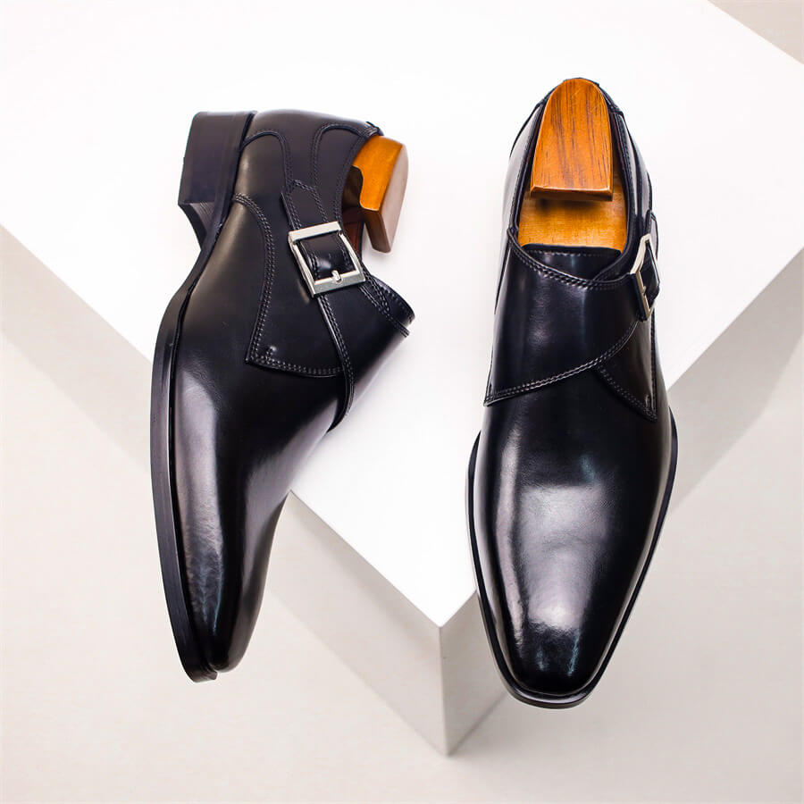 Intérieur confortable des chaussures monk strap en cuir dégradé, idéales pour hommes élégants.