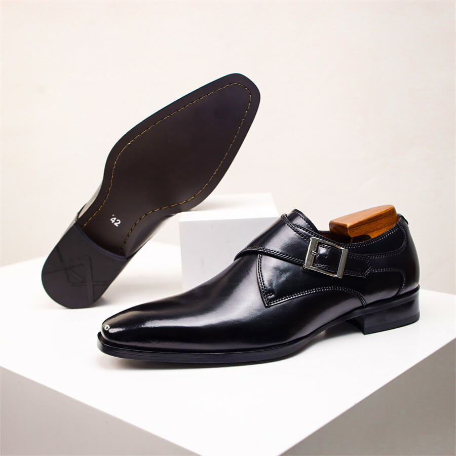 Chaussures de ville monk strap dégradées pour homme, parfaites pour un look chic décontracté.