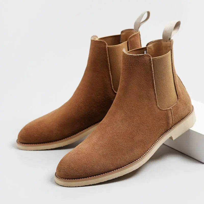 Bottines Chelsea homme confortables, design rétro chic, idéales pour un look casual ou habillé en automne.