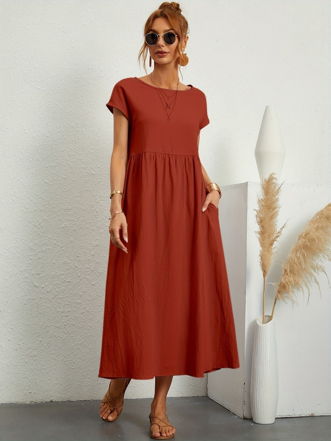 Robe Mathilda pour femmes, style décontracté chic, parfaite pour le printemps.