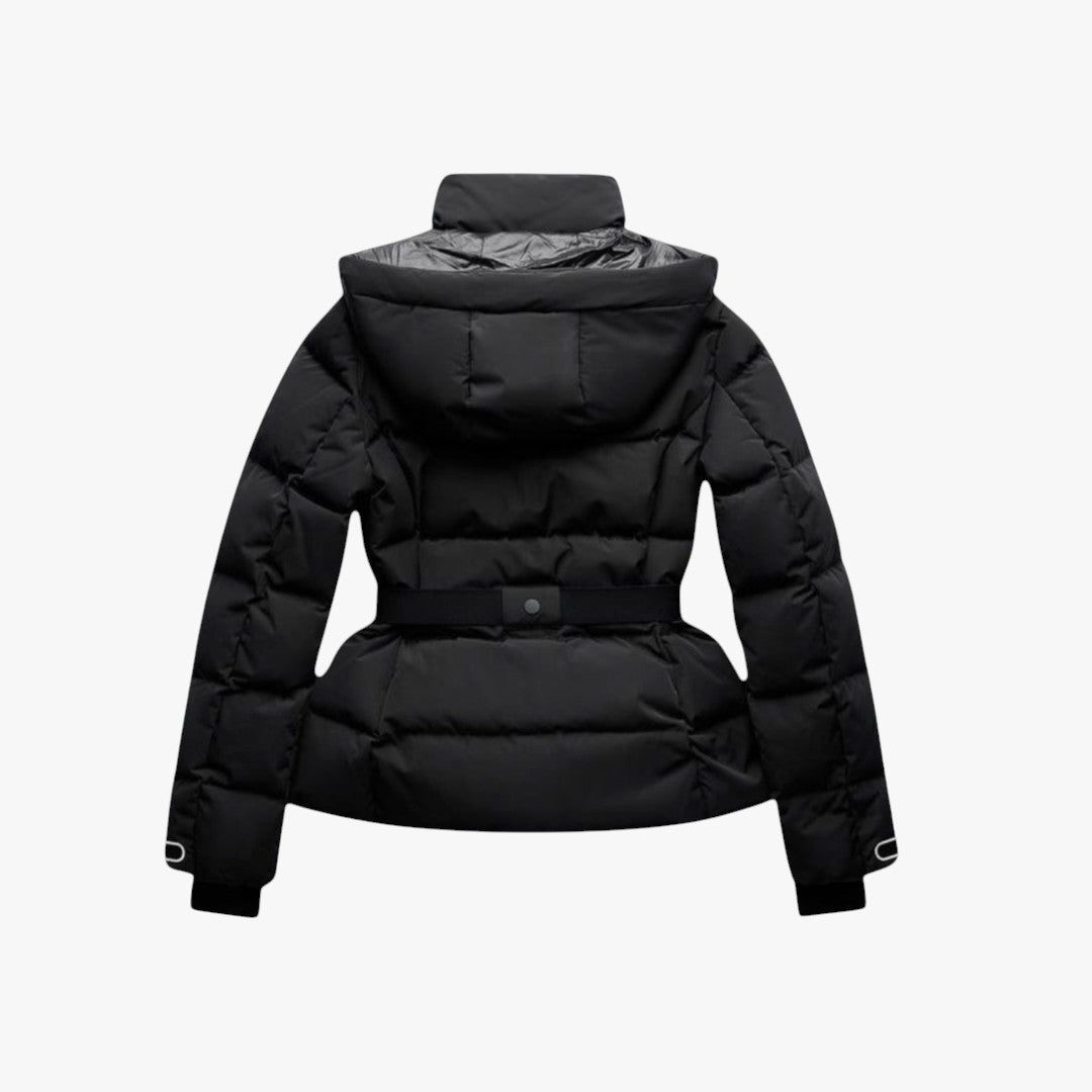 Doudoune femme chic ceinturée, chaude et résistante à l'eau. Idéale pour affronter l'hiver avec style.