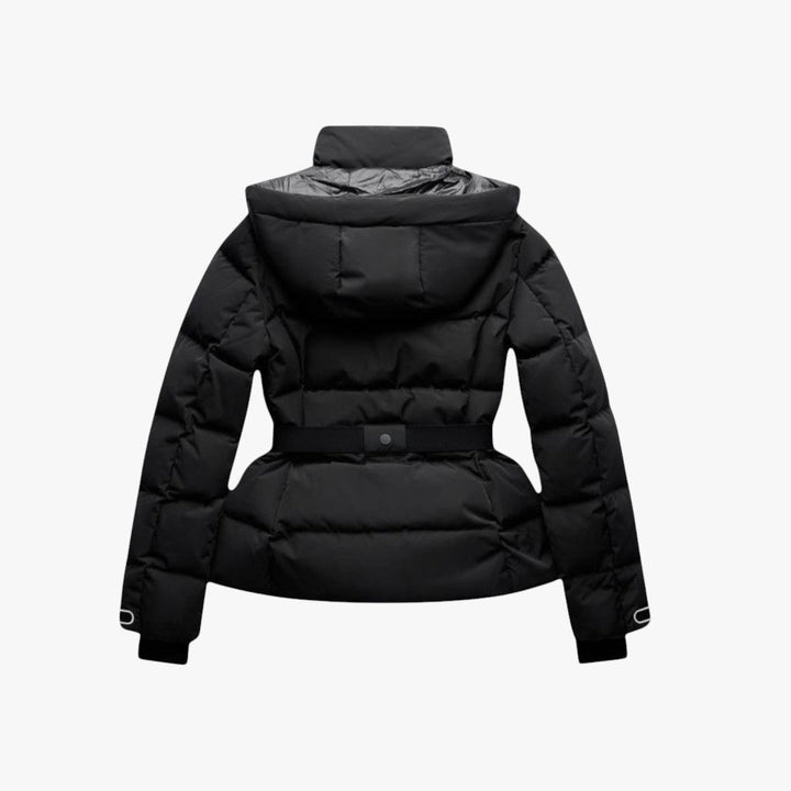 Doudoune femme chic ceinturée, chaude et résistante à l'eau. Idéale pour affronter l'hiver avec style.