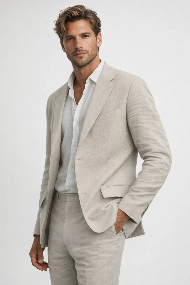 Costume homme vert sauge tendance, 2 pièces. Élégant et ajusté, idéal pour un mariage champêtre ou événement d'été.