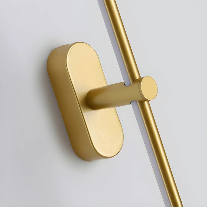 Lampe murale LED dorée décorative. Éclairage linéaire élégant pour salle de bain, salon ou couloir design.