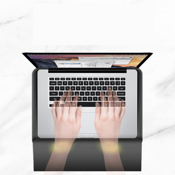 Étui PC portable avec poches pour accessoires, parfait pour le travail mobile et organisé.