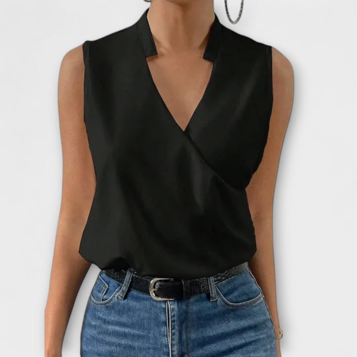 Haut décontracté femme, col V. Élégance estivale et confort. Parfait pour les occasions chic de l'été.