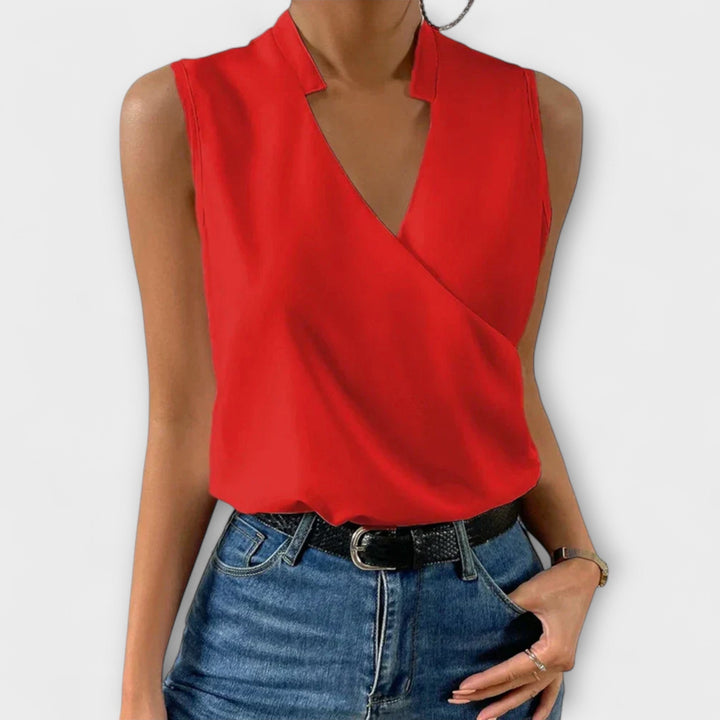Top femme élégance estivale, col V. Haut chic décontracté et confortable pour les journées d'été.