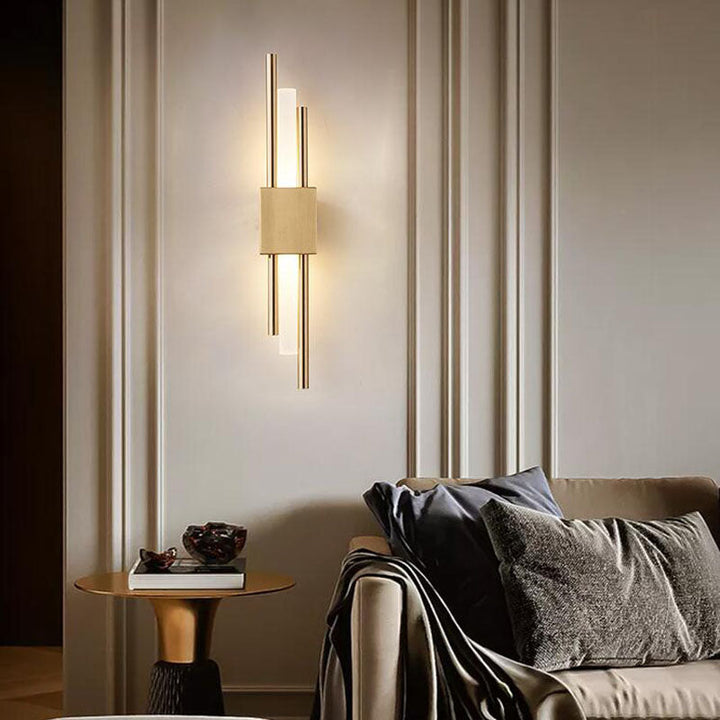 Applique murale LED moderne pour couloir ou salon. Design cylindrique élégant, éclairage intérieur minimaliste.