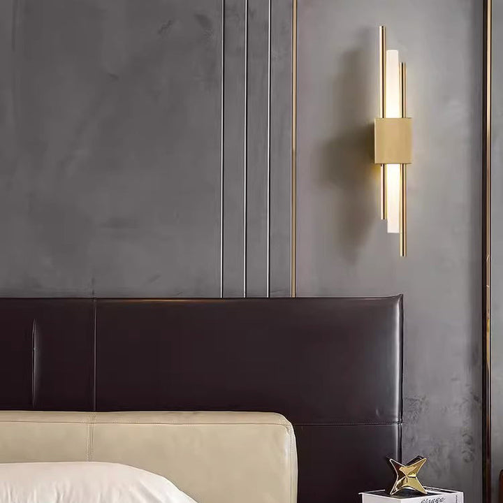 Applique murale LED noire minimaliste. Luminaire cylindrique design pour salon, chambre, éclairage élégant.