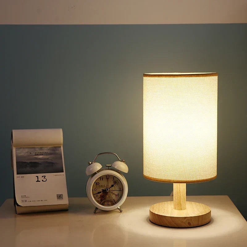 Lampe de table zen en bambou dimmable avec télécommande, parfaite pour un décor moderne ou Japandi.