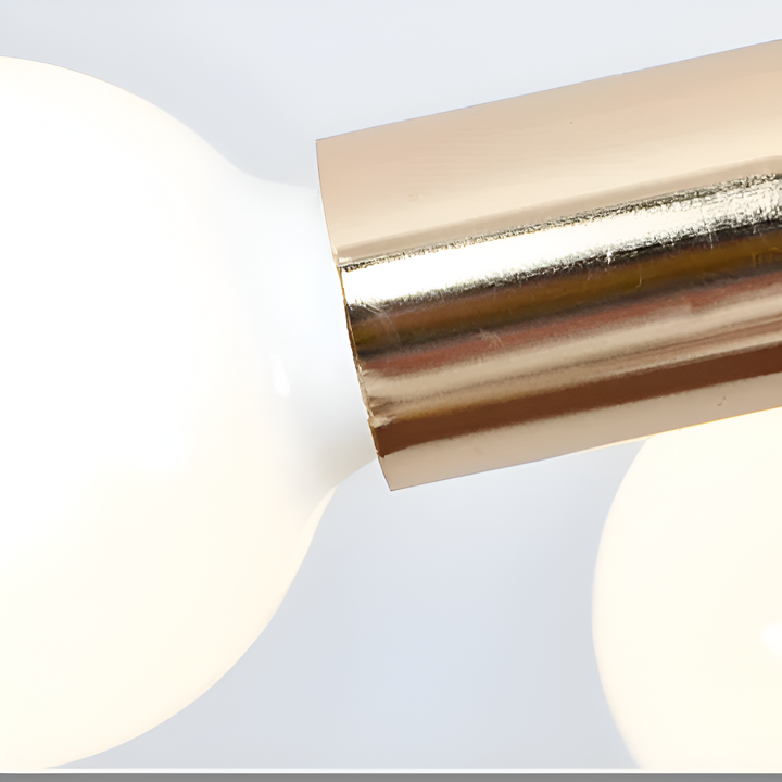 Luminaire LED doré moderne, parfait pour chambre, bureau ou couloir, avec un design intérieur raffiné.
