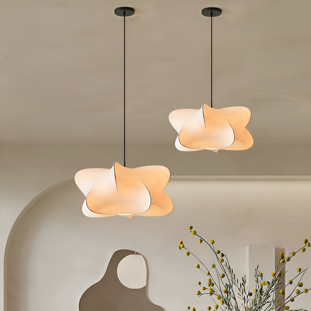 Lampe suspendue Wabi Sabi contemporaine, lumière chaleureuse pour toutes pièces.