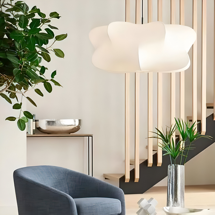 Lampe suspendue cocooning, design Wabi Sabi, lumière douce pour une chambre zen.