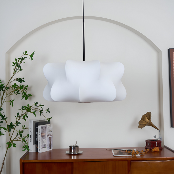 Lampe suspendue Wabi Sabi, design épuré, éclairage doux pour ambiance relaxante.