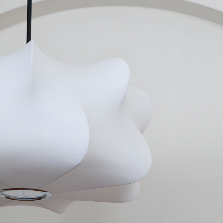Lampe suspendue élégante Wabi Sabi, éclairage serein pour tout espace de vie.