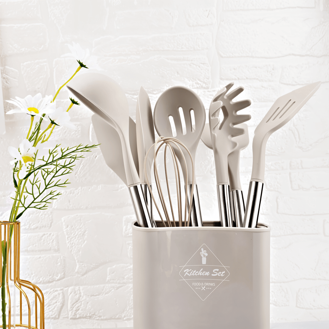 Ensemble premium 12 ustensiles de cuisine modernes, silicone et bois, parfaits pour cuisiner et pâtisser.