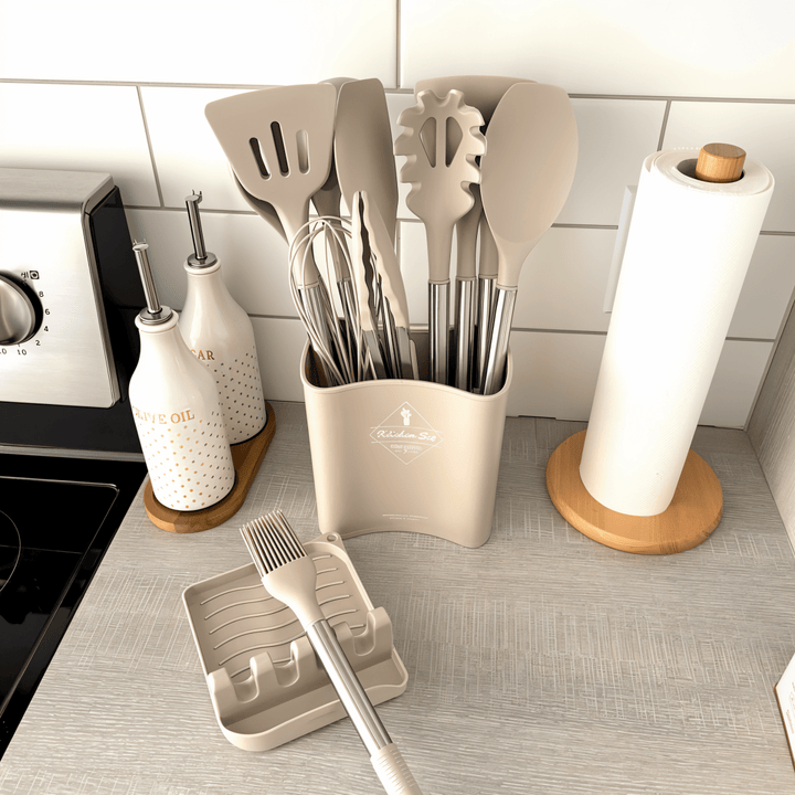 Ustensiles de cuisine antiadhésifs et résistants à la chaleur, essentiels pour tout chef moderne.