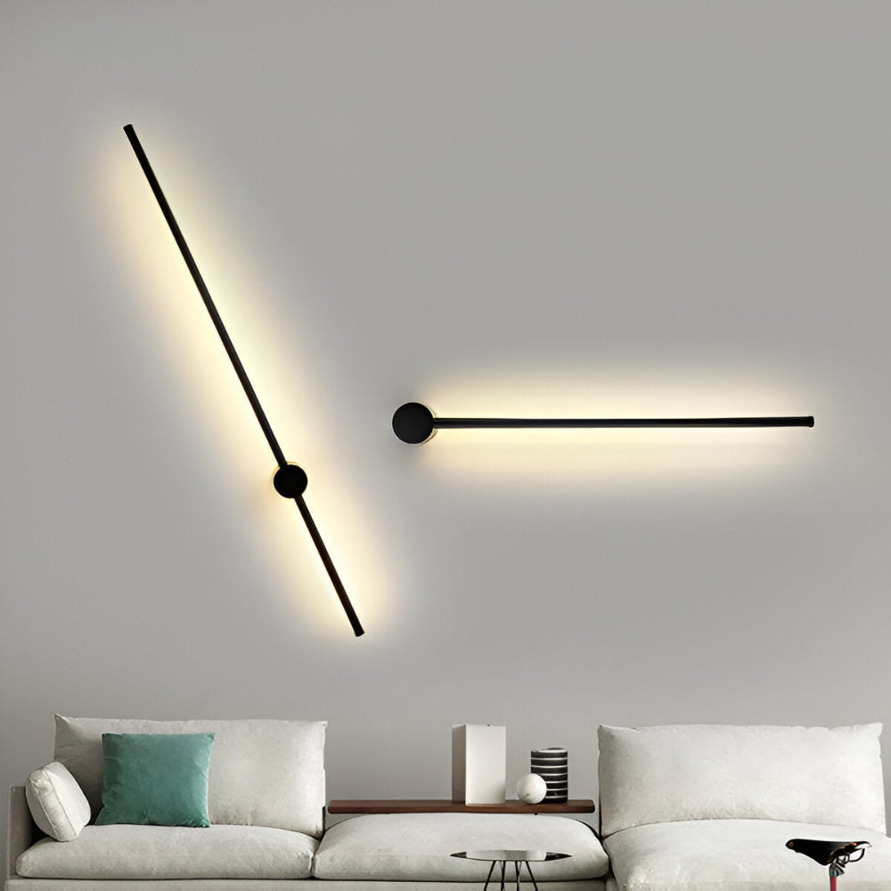 Applique murale LED ModiStrip noire, design minimaliste et moderne pour intérieur.