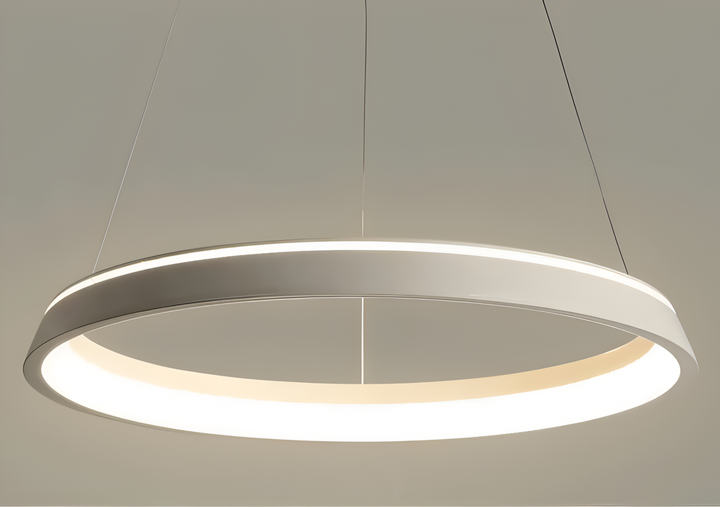 Luminaire suspendu rond LED noir, élégant et dimmable, pour un intérieur contemporain et stylé.