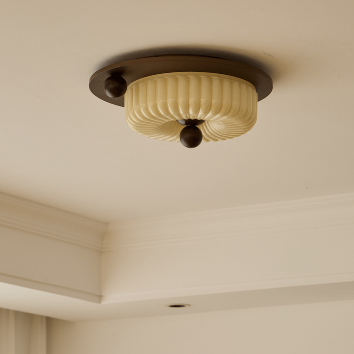 Décoration lumineuse: plafonnier LED en verre rond, lumière chaude pour chambre ou couloir.
