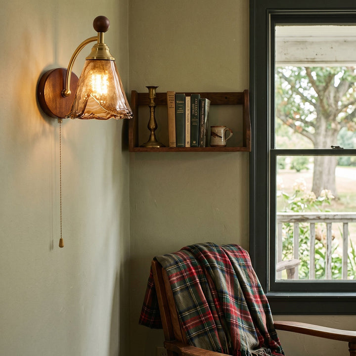 Décoration murale élégante pour salon ou chambre: applique en verre et bois avec interrupteur tirette.