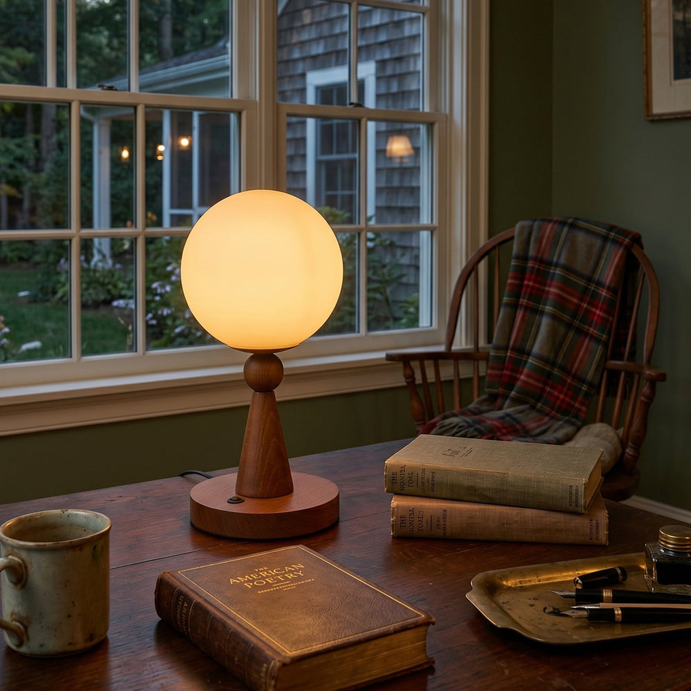 Design élégant: lampe de table moderne avec abat-jour sphérique, idéale pour salon ou chambre.