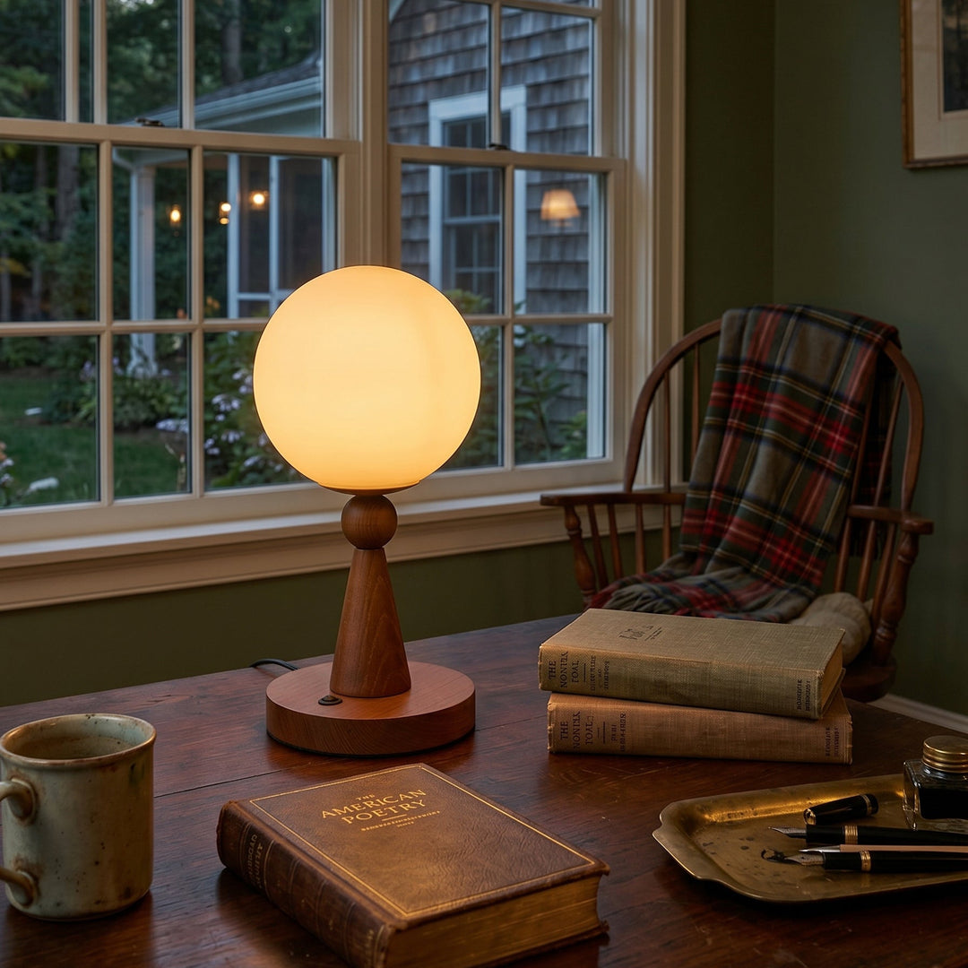 Design élégant: lampe de table moderne avec abat-jour sphérique, idéale pour salon ou chambre.