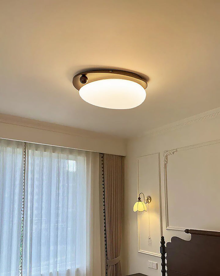 Éclairage LED de plafond, design moderne bois et métal, solution discrète pour un intérieur contemporain.