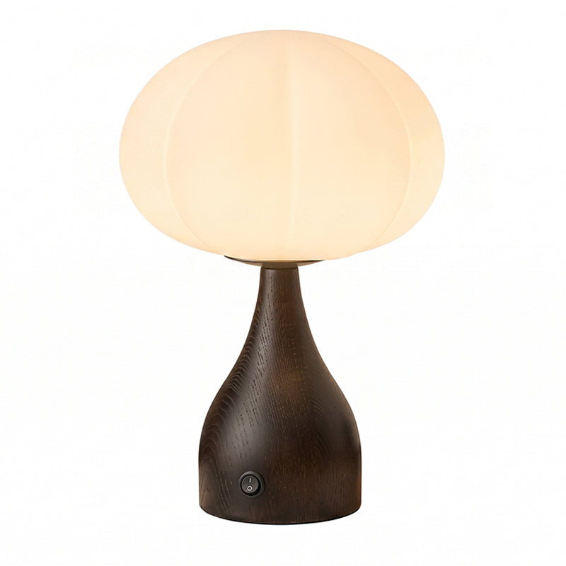 Lampe de table compacte, design riffé, base en bois de noyer, éclairage décoratif et subtil.