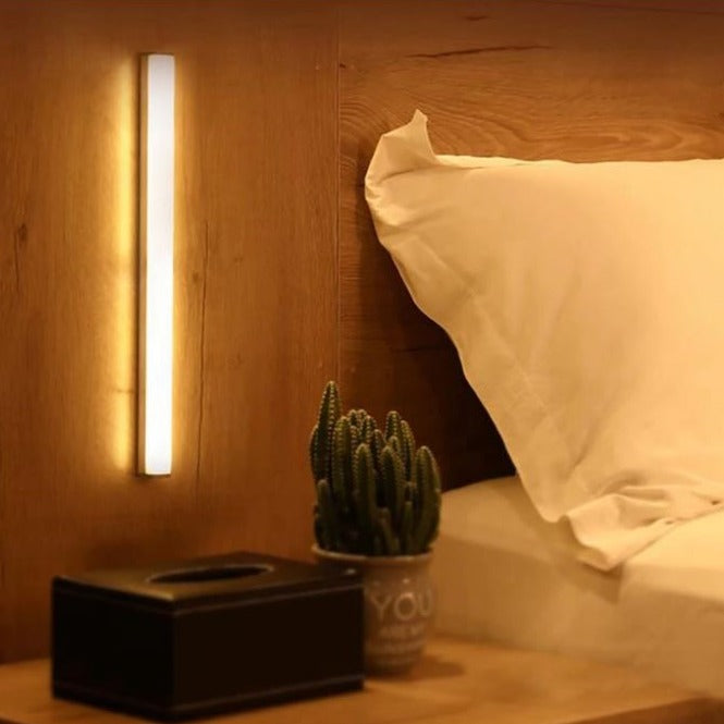 Lumière LED décorative sans fil, capteur de mouvement, alimentée par USB ou piles, installation facile.