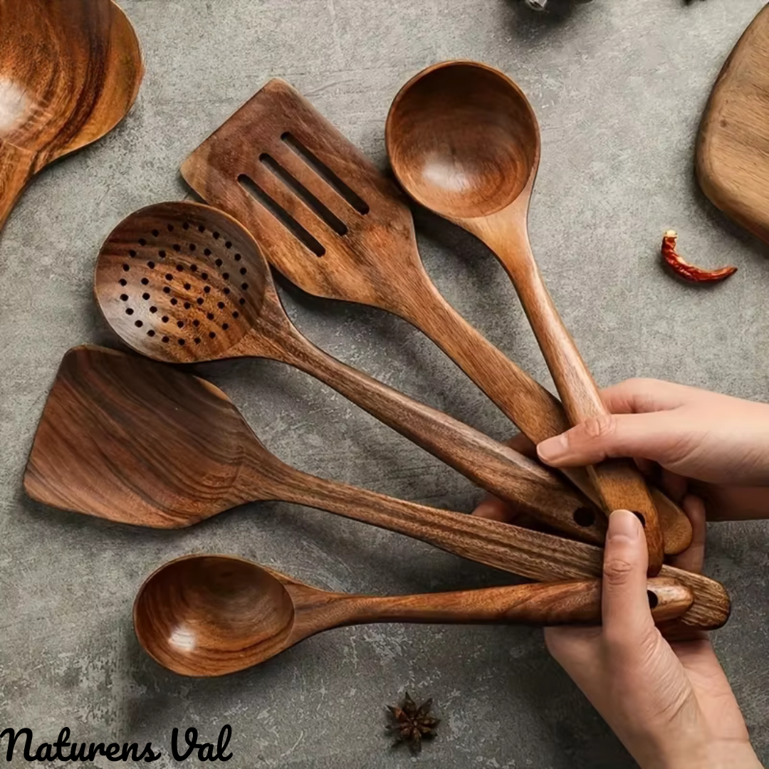Ustensiles de cuisine écologiques en teck massif, parfaits pour casseroles antiadhésives. Style scandinave.