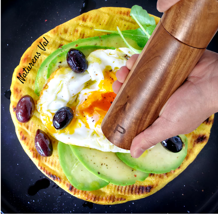 Design scandinave pour cet ensemble d'ustensiles de cuisine en bois de teck massif. Naturel et fonctionnel.
