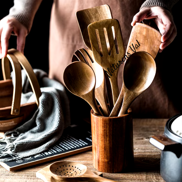 Cuisinez sainement avec cet ensemble d'ustensiles de cuisine en bois de teck durable et écologique.